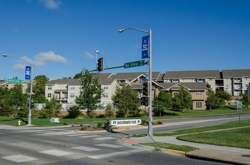 Meadowbrook Apartments | 2601 Dover Square, Lawrence, KS 66049, USA | Phone: (785) 842-4200