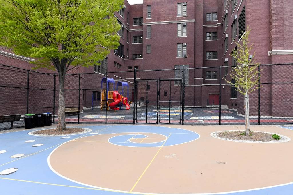 Ten Eyck Playground | Meserole St &, Bushwick Pl, Brooklyn, NY 11206, USA | Phone: (212) 639-9675