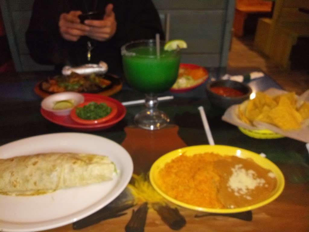 Dos fuentes Mexican Restaurant | 1005 W Oak St, Fairbury, IL 61739, USA | Phone: (815) 692-1015