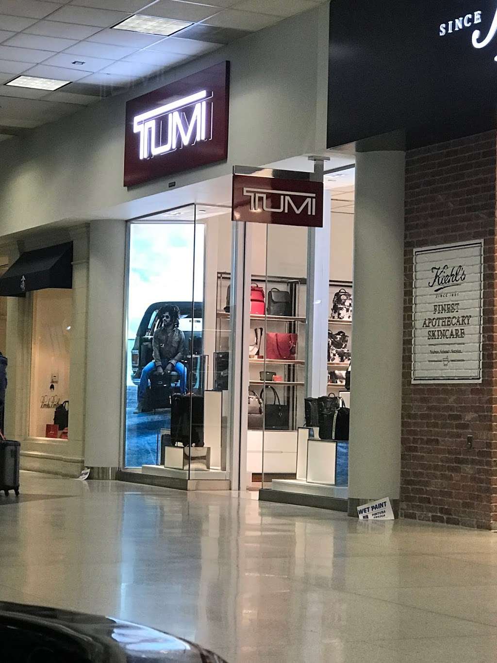 TUMI Charlotte Douglas Airport | 5501 Josh Birmingham Pkwy #21A, Charlotte, NC 28208 | Phone: (704) 359-8771