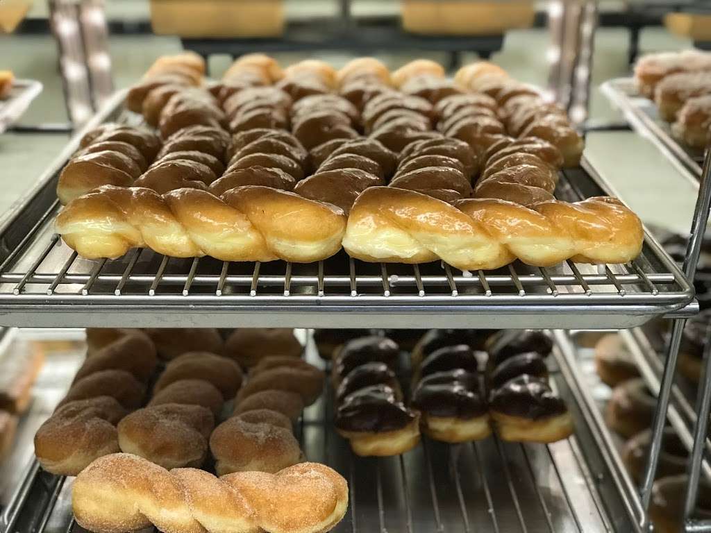 Donuts Queen | 6594 Long Beach Blvd, Long Beach, CA 90805 | Phone: (562) 336-1777