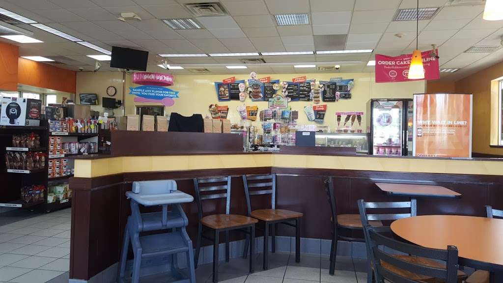 Dunkin Donuts - cafe  | Photo 2 of 10 | Address: 649 N Independence Blvd, Romeoville, IL 60446, USA | Phone: (815) 293-2894