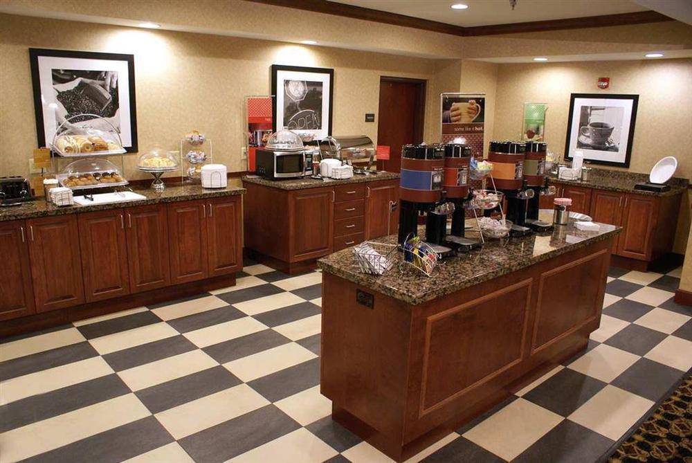 Hampton Inn & Suites Toledo-Perrysburg | 9753 Clark Dr, Rossford, OH 43460, USA | Phone: (419) 662-8800