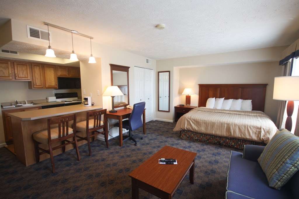 Charwood Suites | 2000 Charwood Dr, Columbus, IN 47201, USA | Phone: (812) 378-4840