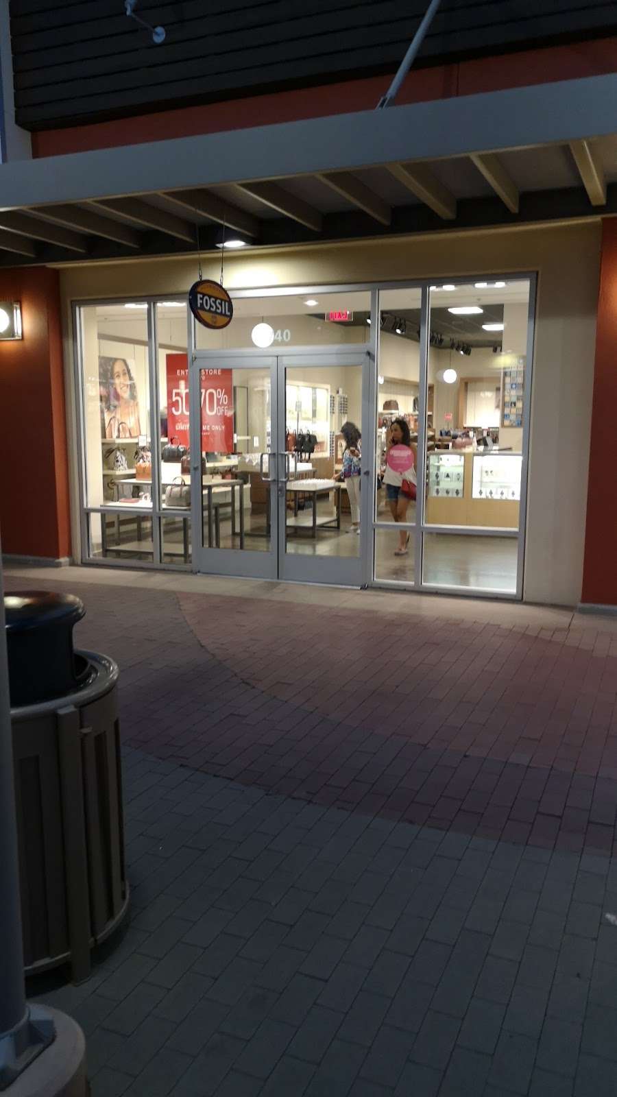 Fossil Outlet Store | PHOENIX PREMIUM OUTLETS 4976, W Willis Rd, Chandler, AZ 85226, USA | Phone: (480) 378-6300