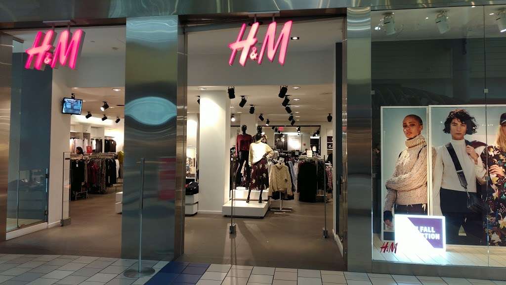 H&M - clothing store  | Photo 7 of 10 | Address: 3301-1137 E Main St #1137, Ventura, CA 93003, USA | Phone: (855) 466-7467
