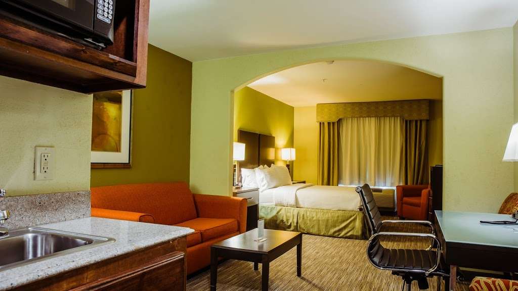 Holiday Inn Express & Suites Waller - Prairie View | 31380 Farm to Market 2920, Waller, TX 77484, USA | Phone: (936) 372-3700