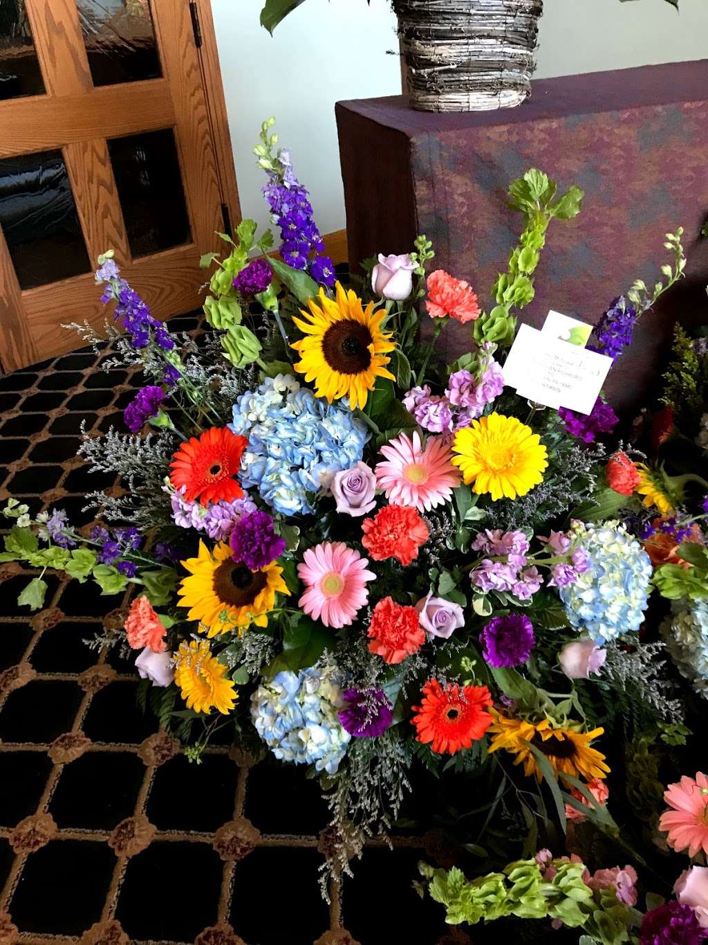 Newtown Floral Company | 18 Richboro Newtown Rd, Newtown, PA 18940, USA | Phone: (215) 968-9555