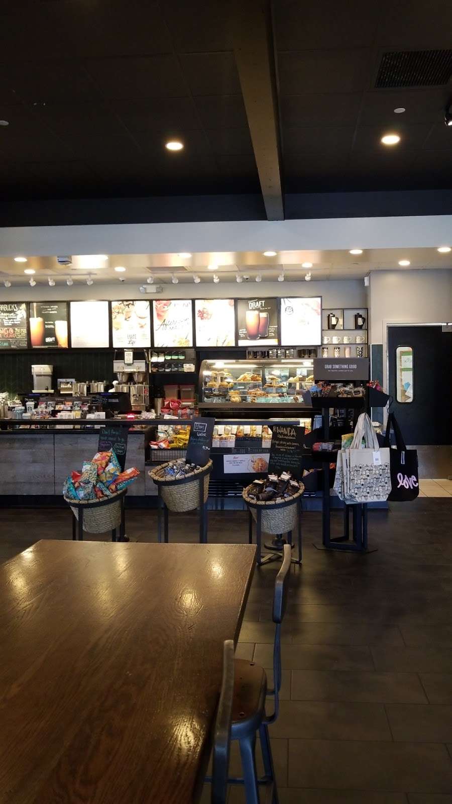 Starbucks | 1133 S Mission Rd, Fallbrook, CA 92028, USA | Phone: (760) 723-8177