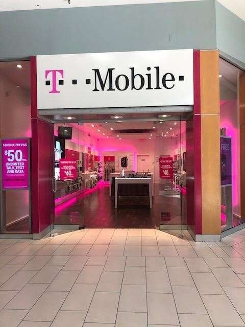 T-Mobile | 1700 W International Speedway Blvd #308, Daytona Beach, FL 32114, USA | Phone: (386) 238-6408