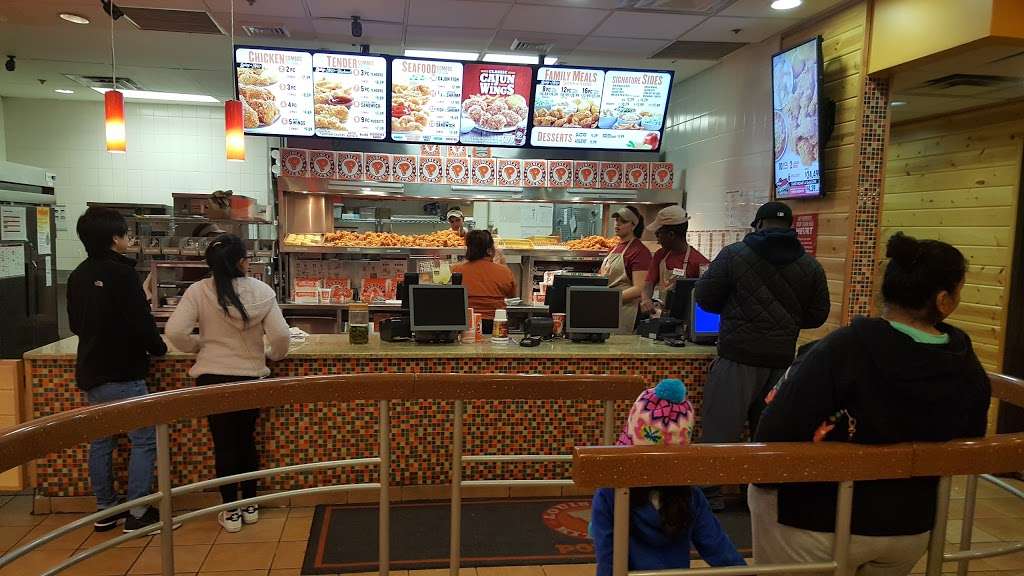 Popeyes Louisiana Kitchen | 701 NJ-440, Jersey City, NJ 07304, USA | Phone: (201) 536-0250