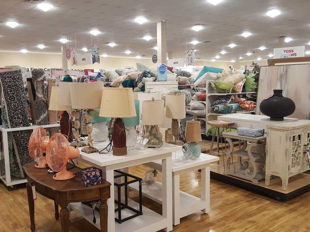 HomeGoods | 706 Commons Dr, Geneva, IL 60134, USA | Phone: (630) 262-0075