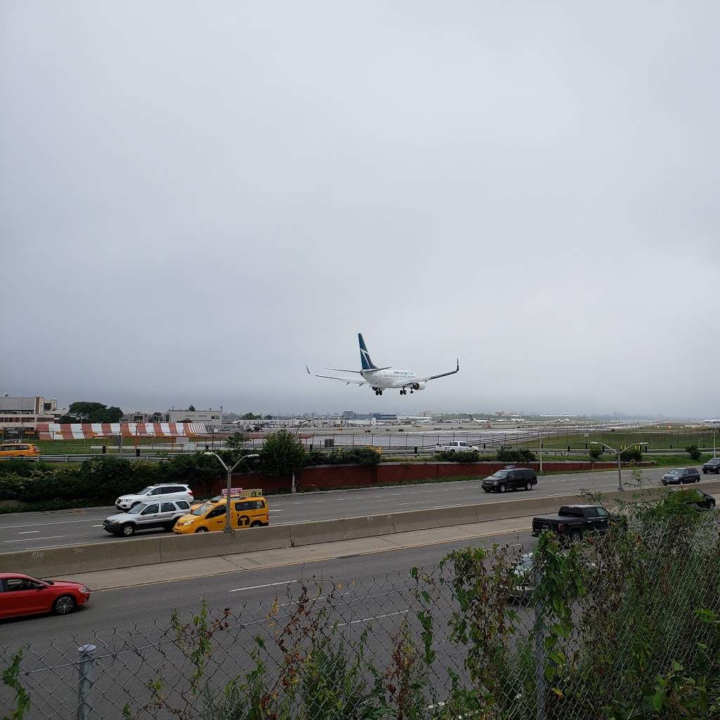 Airplane Viewing At LaGuardia Airport | East Elmhurst, NY 11369, USA