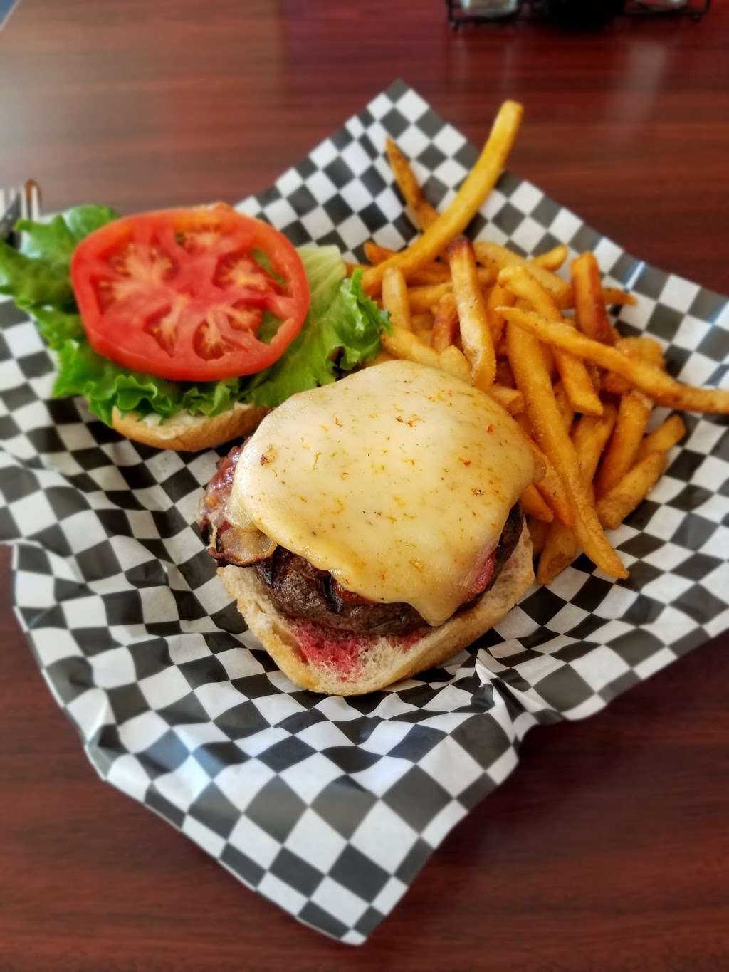 Gilberts 17th Street Grill | 1821 Cordova Rd, Fort Lauderdale, FL 33316, USA | Phone: (954) 768-8990