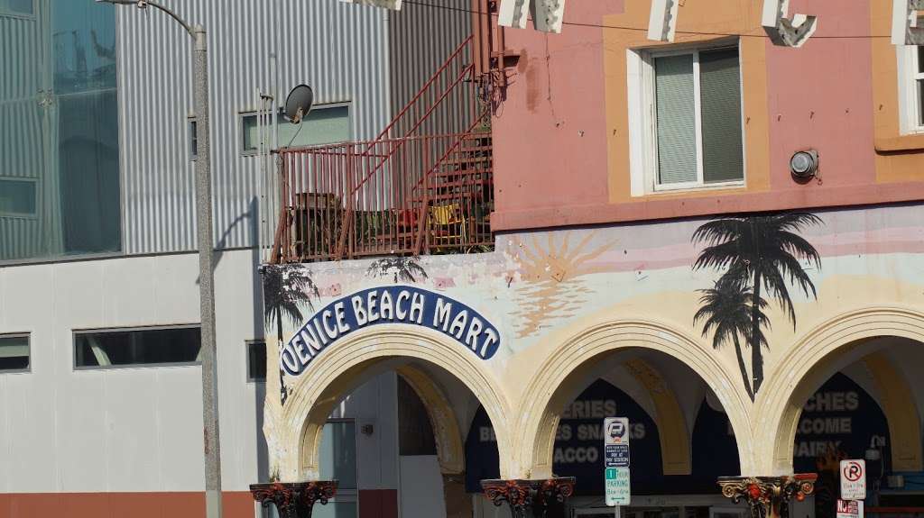 Venice Beach Mart | 77 Windward Ave, Venice, CA 90291, USA | Phone: (310) 314-3603