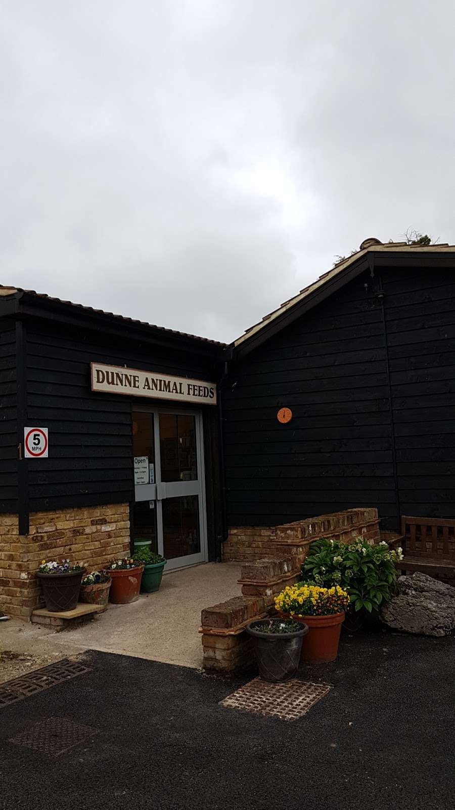 Dunne Animal Feeds | Gary Owen Poultry Farm, Laindon Road, Horndon-on-the-hill, South Hill, Horndon on the Hill, Stanford-le-Hope SS17 8QB, UK | Phone: 01268 542587