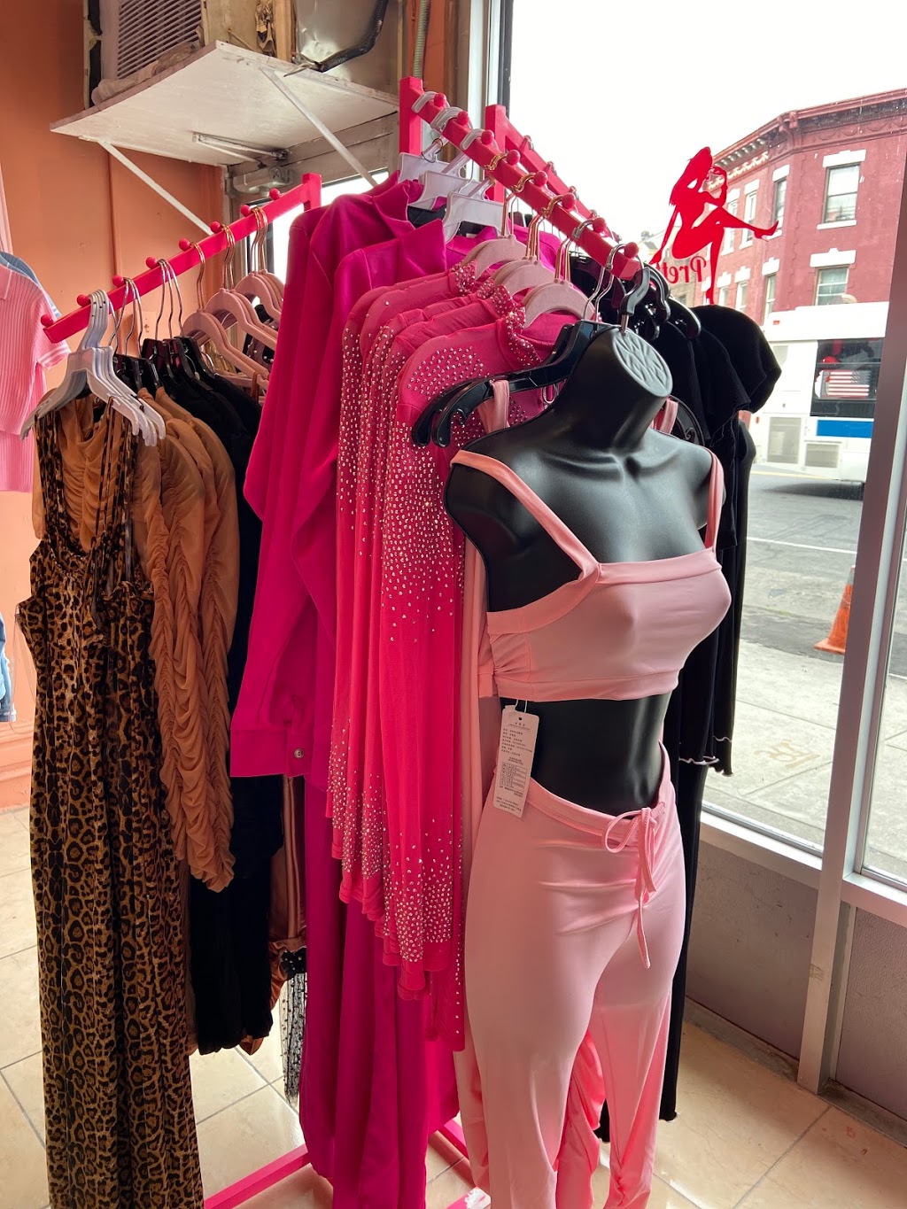 Pretty Honey Boutique | 1376 Flatbush Ave, Brooklyn, NY 11210, USA | Phone: (347) 292-7190