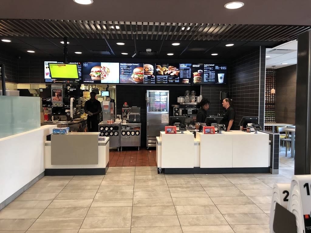 McDonalds | 1611 N Meridian St, Indianapolis, IN 46202, USA | Phone: (317) 920-1258