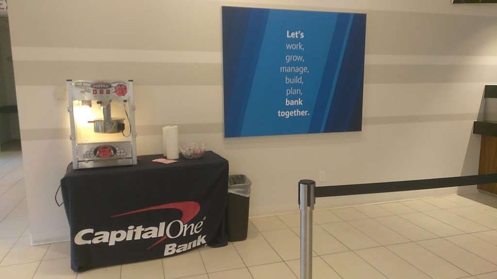 Capital One Bank | 1629 S Voss Rd, Houston, TX 77057, USA | Phone: (713) 735-4840