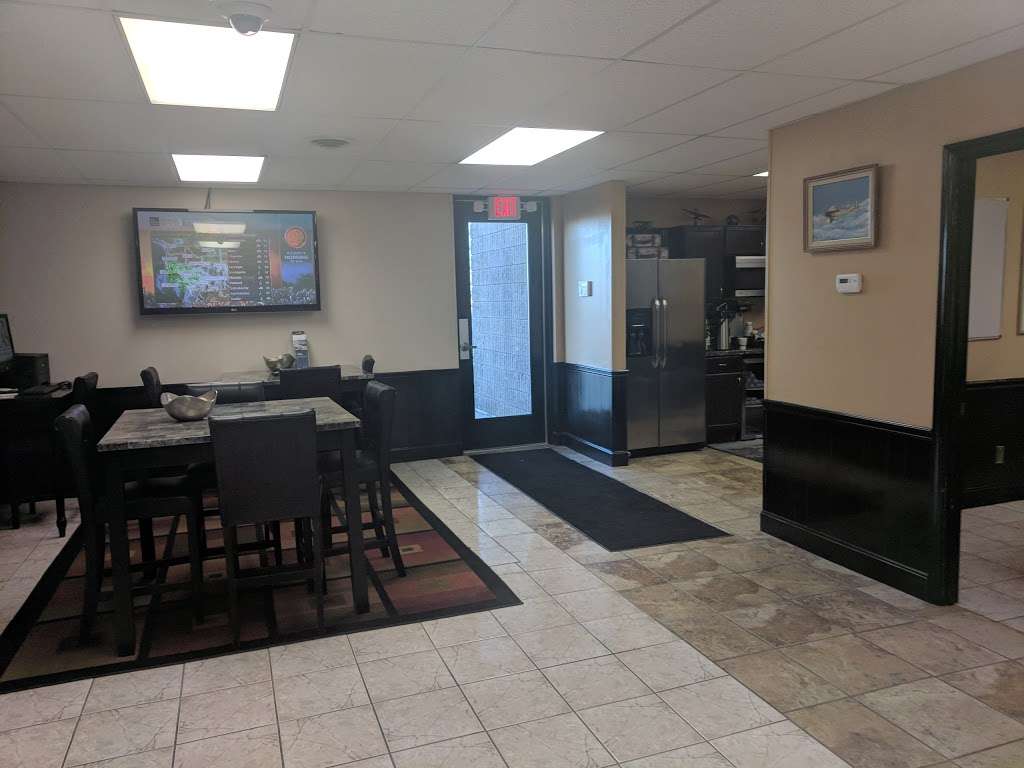 New Century Air Service in 2 Aero Plaza, New Century, KS 66031, USA