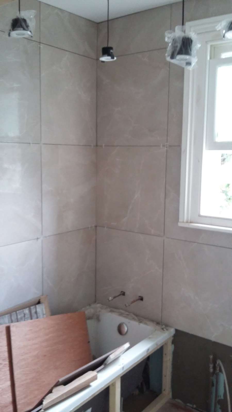 Walthamstow Painter and Tiler | 64 Coppermill Ln, Walthamstow, London E17 7HB, UK | Phone: 07852 474357