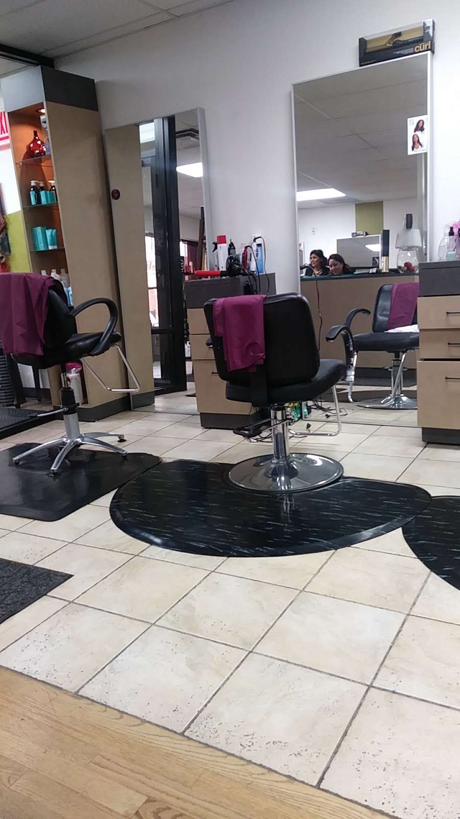 Marias Hair Salon - spa  | Photo 8 of 10 | Address: 5707 W 35th St, Cicero, IL 60804, USA | Phone: (708) 863-1587