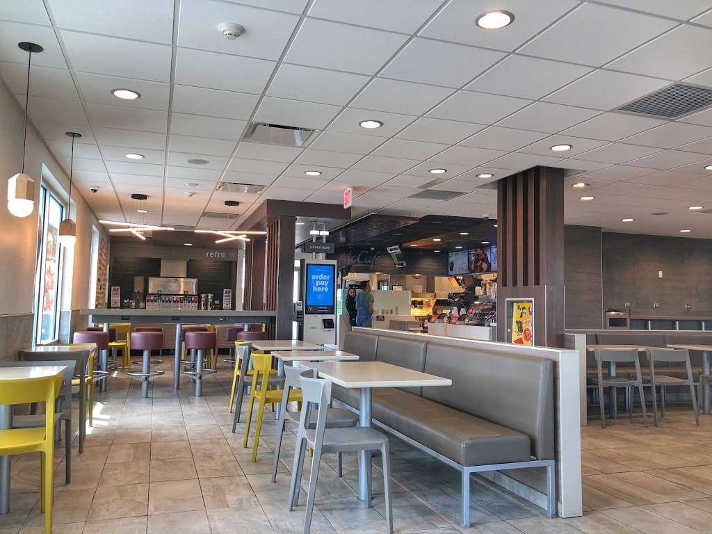 McDonalds | 720 US Hwy 24 West, Gilman, IL 60938 | Phone: (815) 265-8080