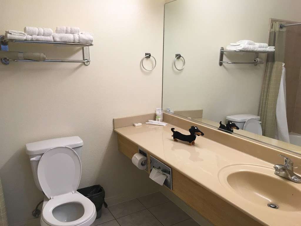 Titta Inn 5533 Huntington Dr N Los Angeles Ca 90032 Usa