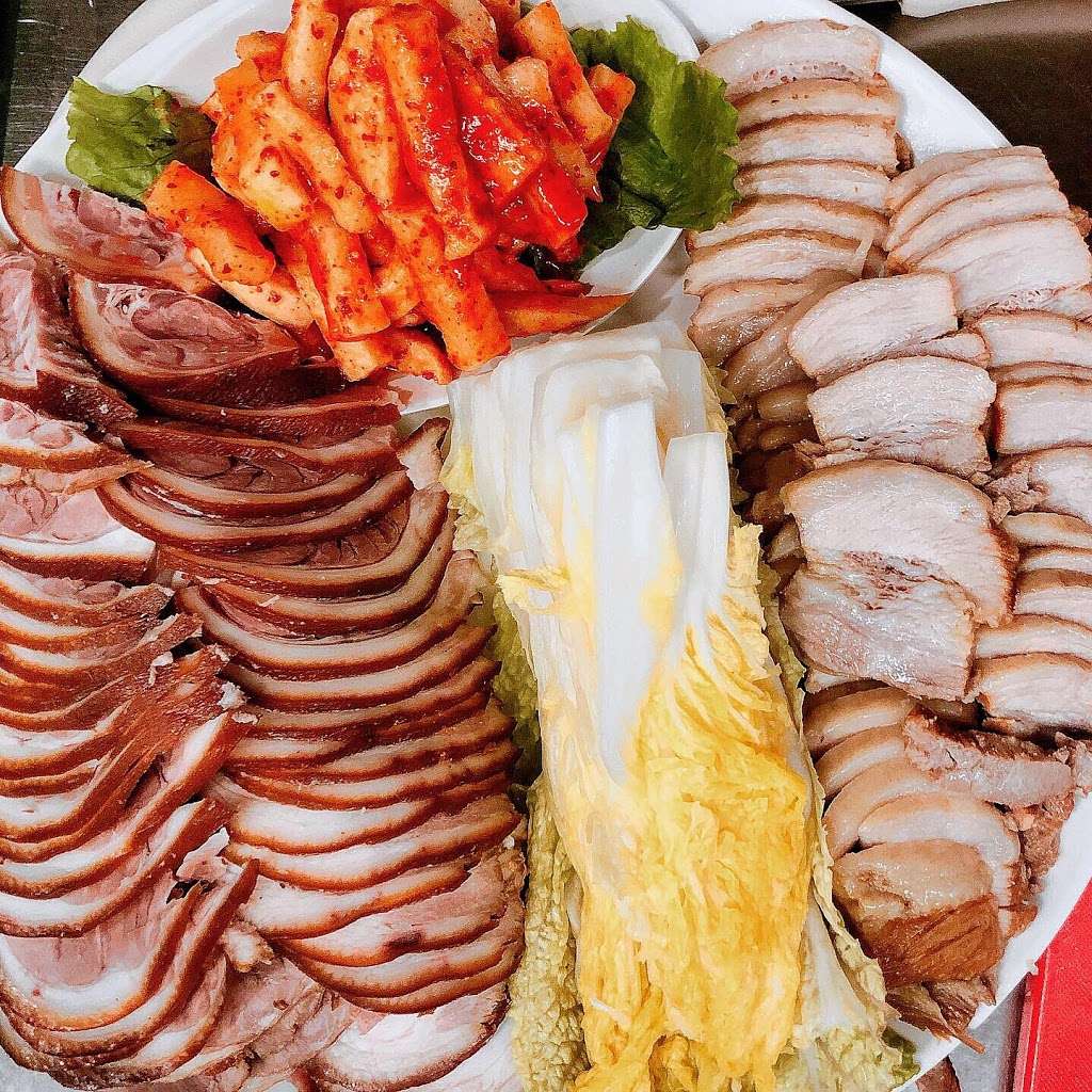 Bong Yi Korean Restaurant (Tang and Tonkatsu) | 12573 E Carson St, Hawaiian Gardens, CA 90716, USA | Phone: (562) 865-6555