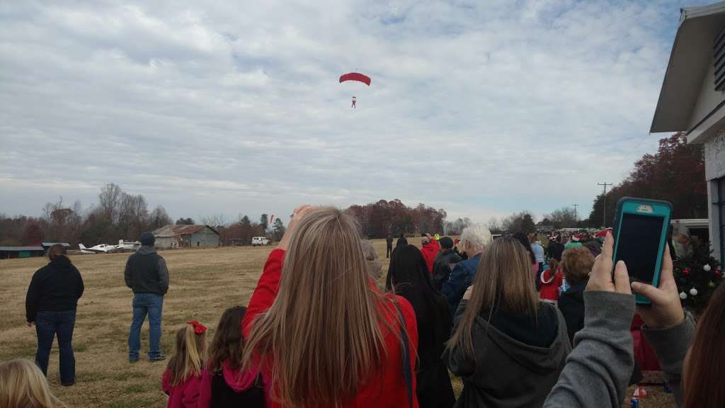 Laneys Airport-N92 | 4235 Pool View Dr, Maiden, NC 28650, USA | Phone: (828) 428-8939