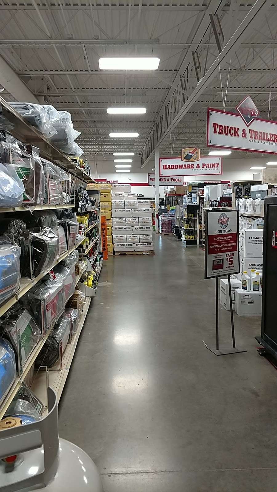 Tractor Supply Co. | 6818 S Scatterfield Rd, Anderson, IN 46013, USA | Phone: (765) 779-0044