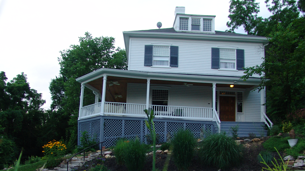 Brookside Manor Bed and Breakfast | 27 Warren St, Berkeley Springs, WV 25411, USA | Phone: (240) 463-6999