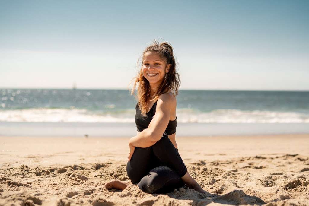 Beach Yoga SoCal | 2600 Ocean Front Walk, Santa Monica, CA 90405, USA | Phone: (424) 262-5362