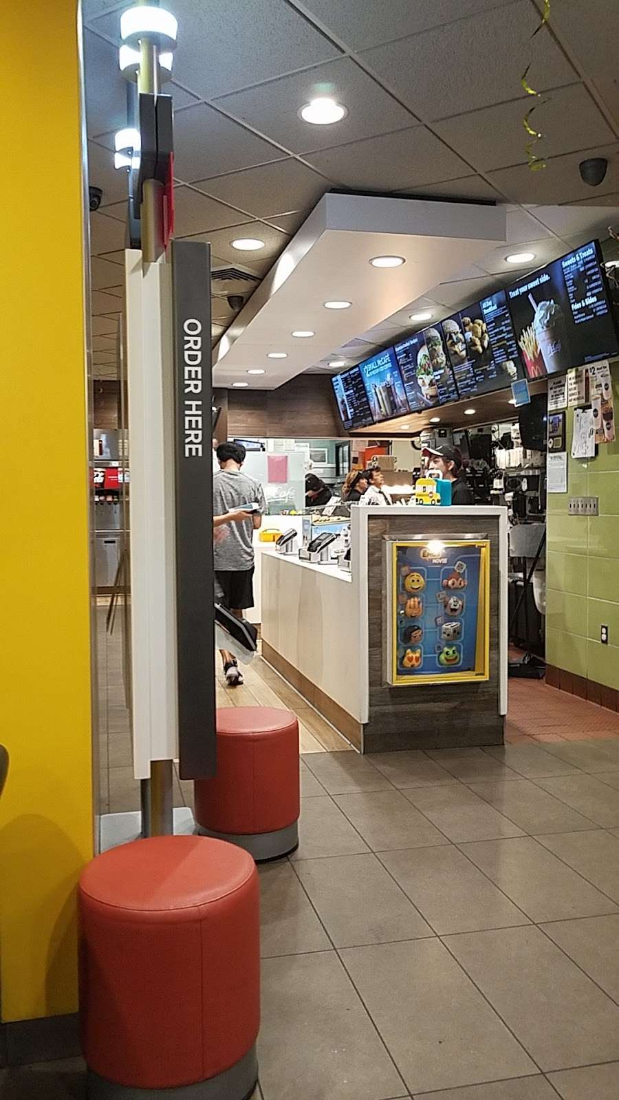 McDonalds | 1891 W Malvern Ave, Fullerton, CA 92833, USA | Phone: (714) 680-6830