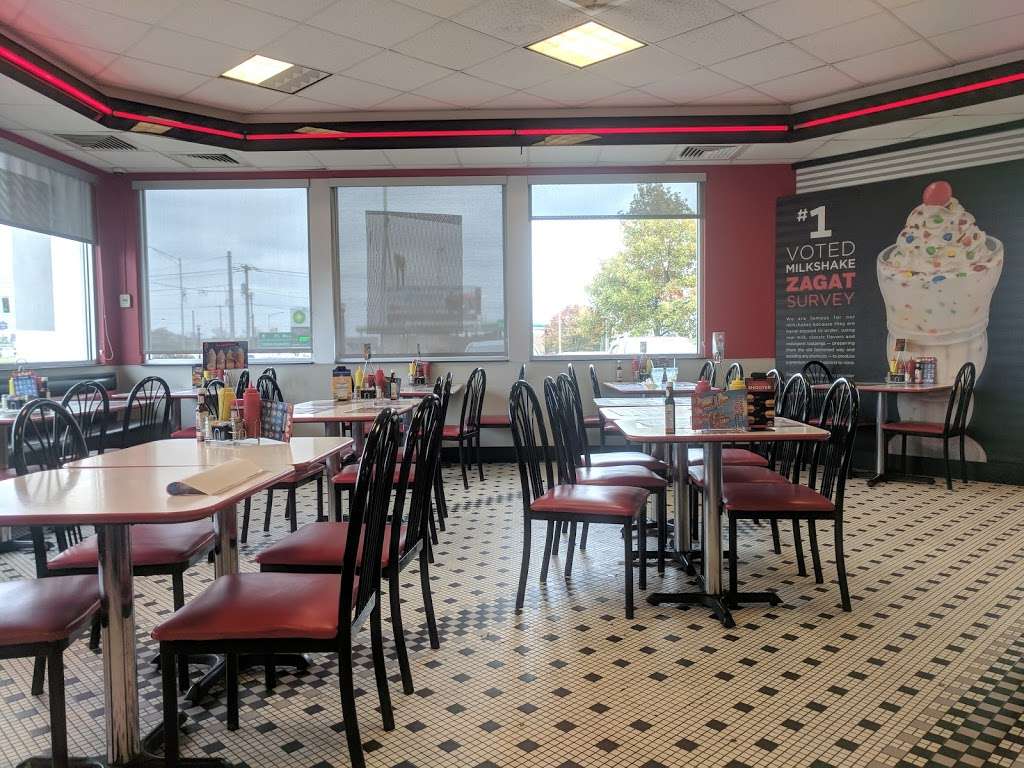 Steak n Shake | 5825 Scatterfield Rd, Anderson, IN 46013, USA | Phone: (765) 622-9367