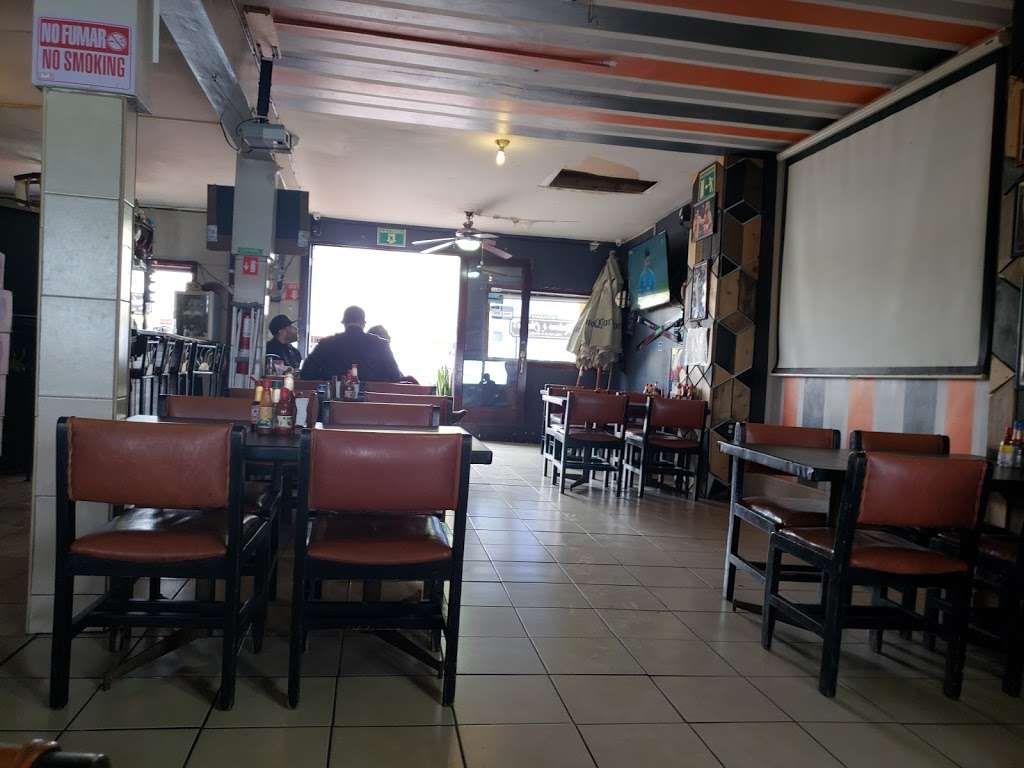 Mariscos Rubens y Charlies Seafood | Av Del Pacifico 493, Costa, 22667 Tijuana, B.C., Mexico | Phone: 664 378 2421