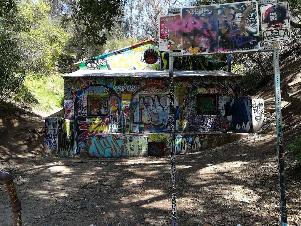 Murphy Ranch Trailhead | 2050-2054 Sullivan Fire Rd, Pacific Palisades, CA 90272, USA