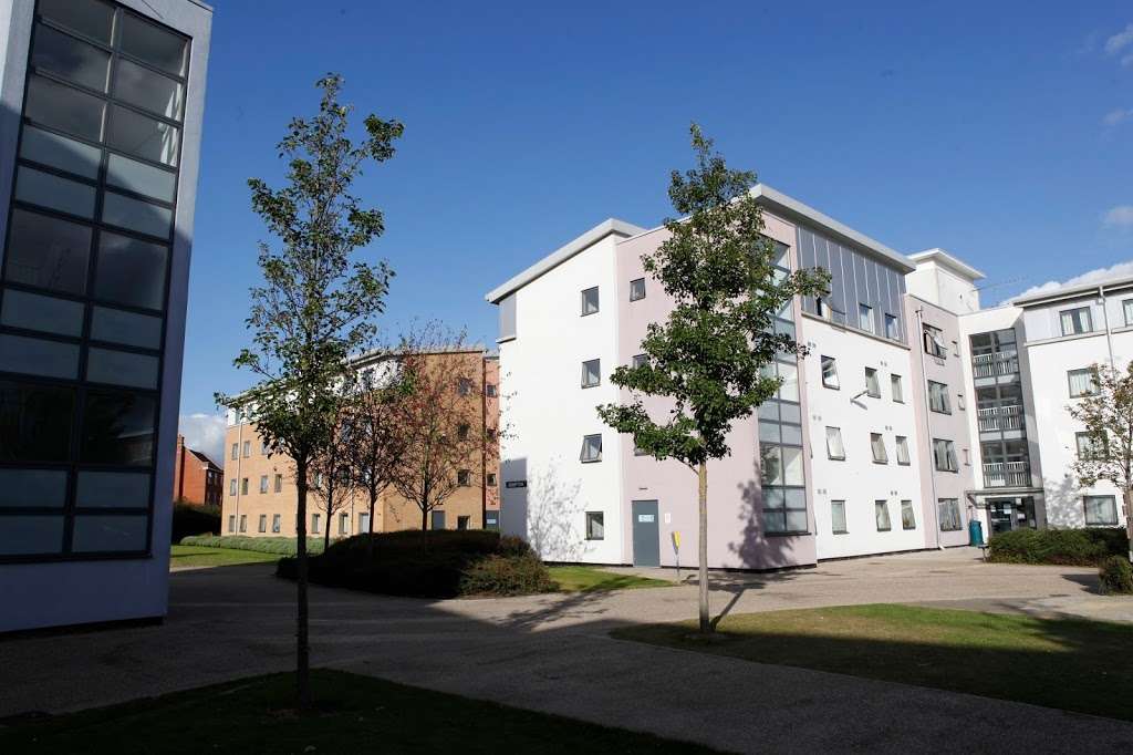 University of Hertfordshire - Accommodation | De Havilland Campus, Mosquito Way, Hatfield AL10 9EU, UK | Phone: 01707 284800