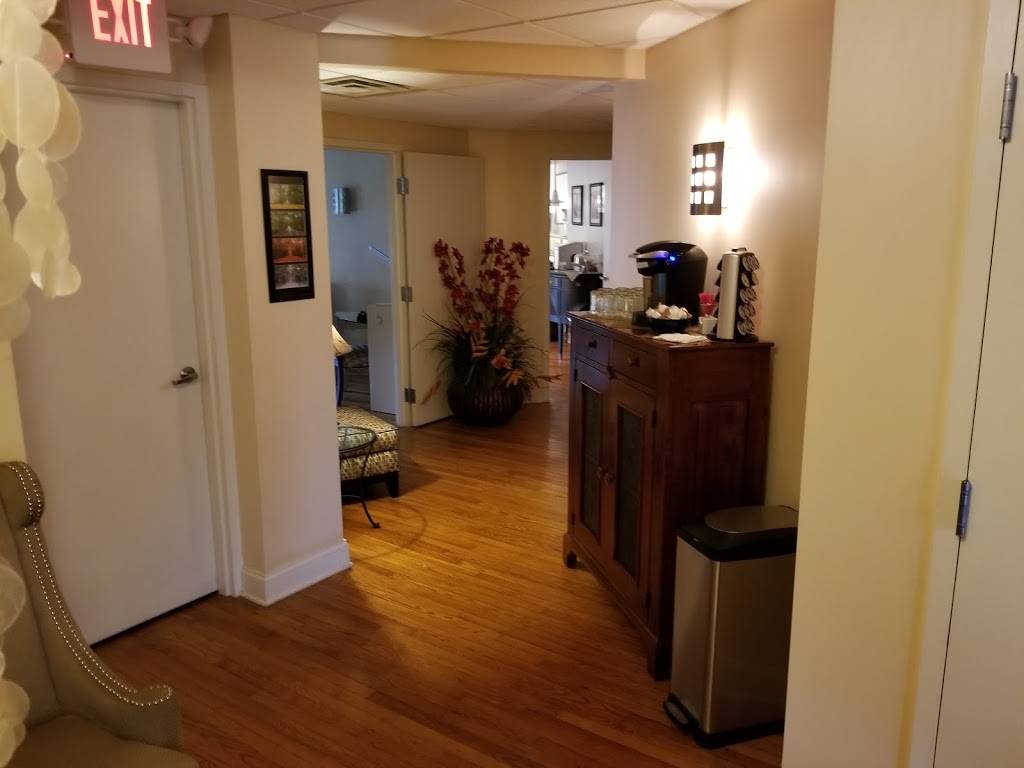 Cortos Blow Dry Bar | 20 Buffalo St, Hamburg, NY 14075, USA | Phone: (716) 648-3120