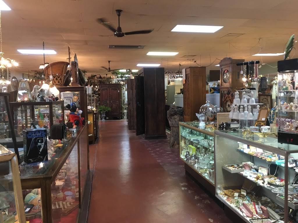 Grand Central Station Antiques | 4020 Avenue Q, Lubbock, TX 79412, USA | Phone: (806) 747-6206