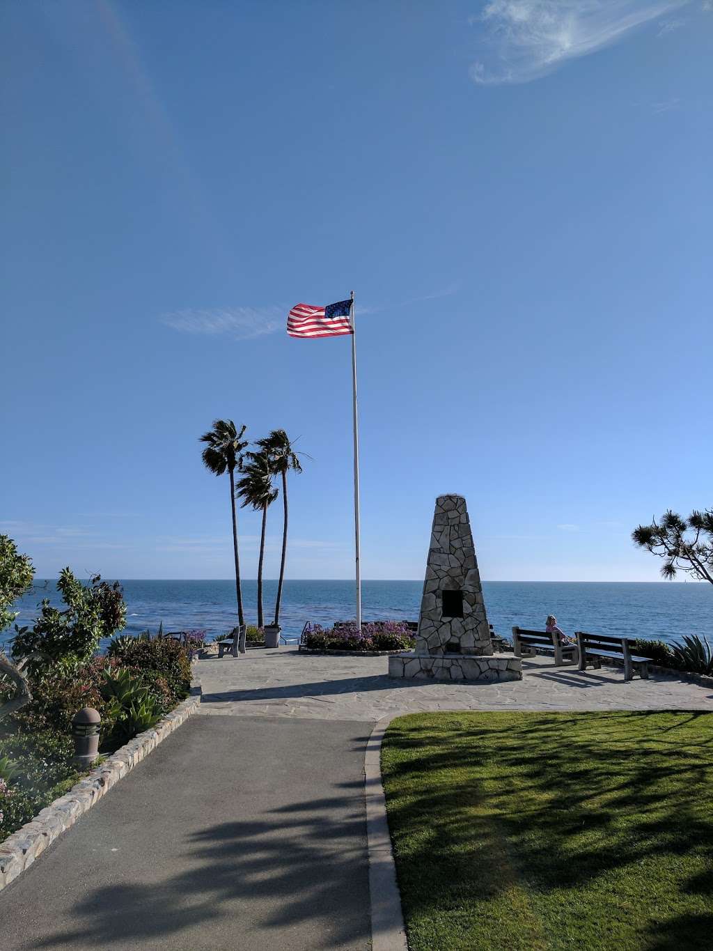 Flag Memorial | 400 Cliff Dr, Laguna Beach, CA 92651, USA
