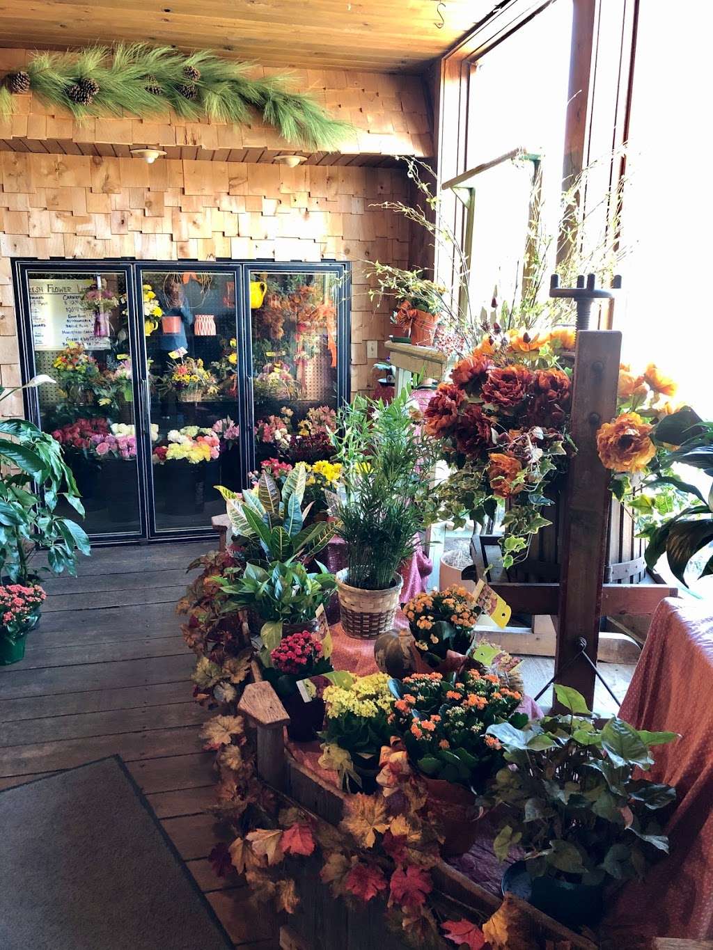 Floral Villa Flowers & Gifts | 208 S Wisconsin St, Whitewater, WI 53190, USA | Phone: (262) 473-6444