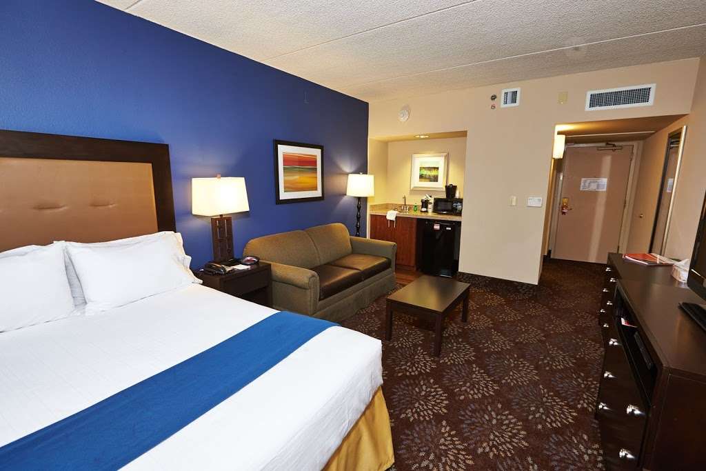 Holiday Inn Express Powless House | 3298 George Beach Ave, Fort Sam Houston, TX 78234, USA | Phone: (210) 357-2705