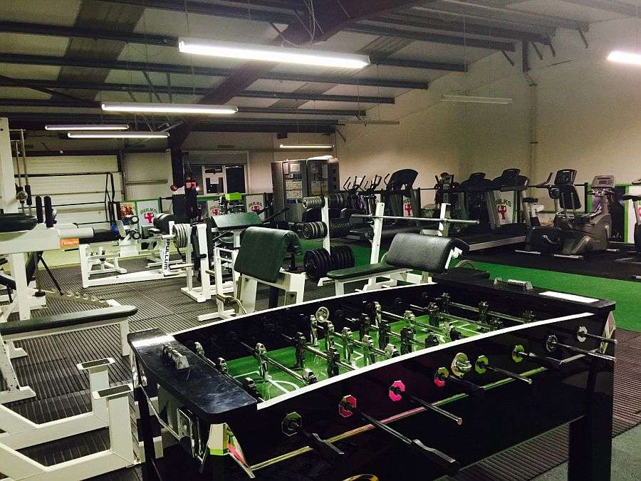 Bulks Gym | Unit 19, Lion Business Park Dering Way, Gravesend DA12 2DN, UK | Phone: 01474 561321