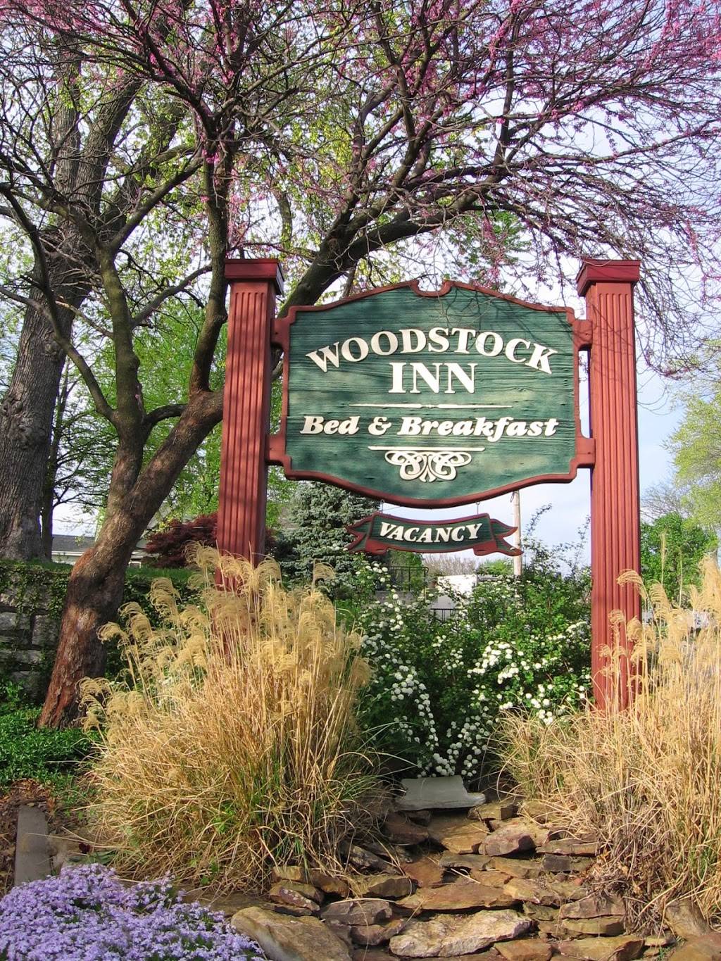 Woodstock Inn Bed & Breakfast | 1212 W Lexington Ave, Independence, MO 64050, USA | Phone: (816) 886-5656