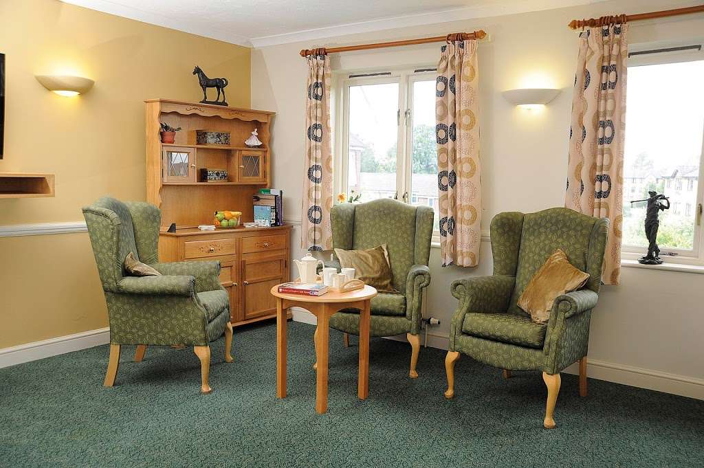 The Hornchurch Care Home | 2A Suttons Lane, Hornchurch, Essex RM12 6RJ, UK | Phone: 0333 321 4744