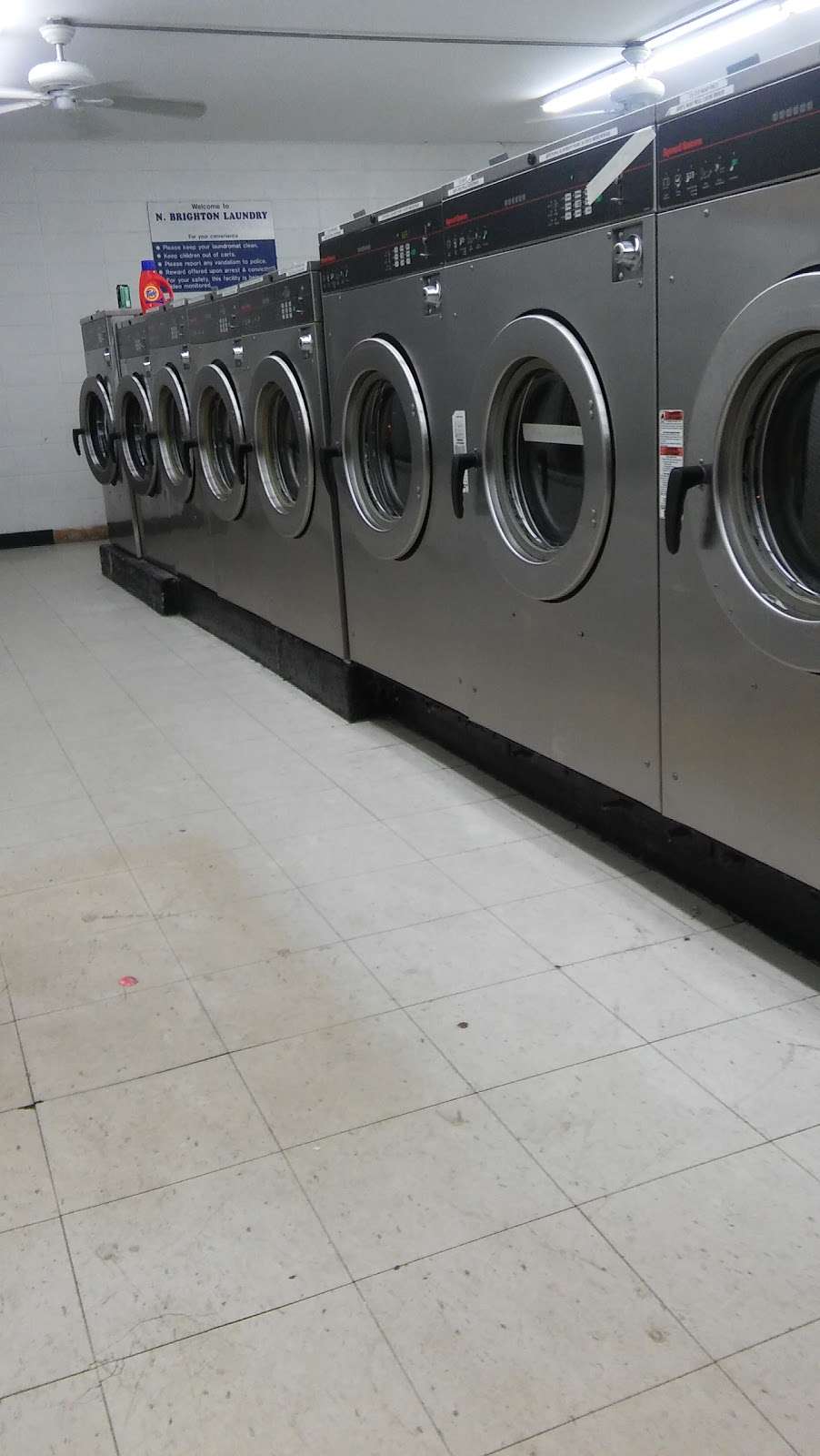 North Brighton Coin Laundromat | 5004 NE 45th Terrace, Kansas City, MO 64117 | Phone: (816) 452-7904