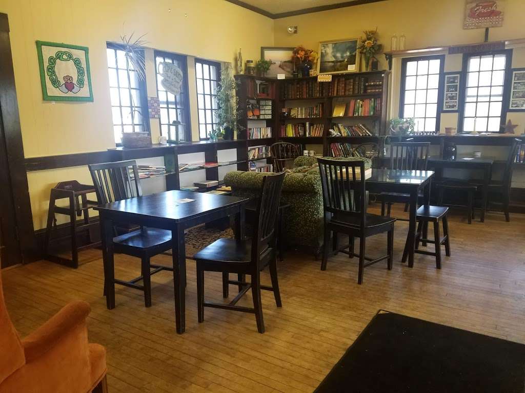 Somethins Brewin Book Cafe | 241 Main St, Lakeville, MA 02347, USA | Phone: (508) 946-5055