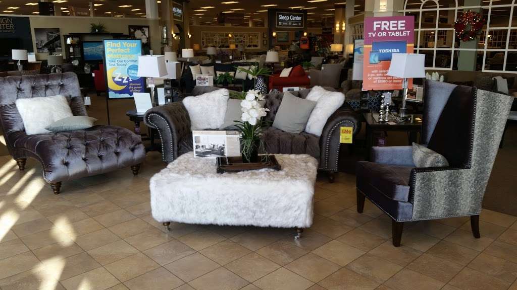 Raymour & Flanigan Furniture and Mattress Store | 2005 Broadhollow Rd, Farmingdale, NY 11735 | Phone: (631) 768-8243
