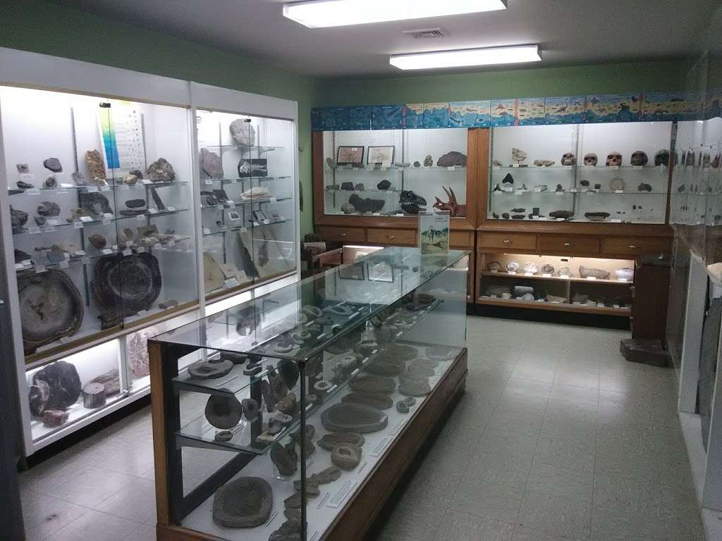 Franklin Mineral Museum Inc | 32 Evans St, Franklin, NJ 07416, USA | Phone: (973) 827-3481